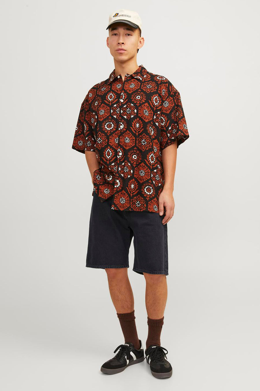 Short - black denim