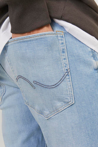 Lichtblauwe slim fit jeans van JACK & JONES JEANS INTELLIGENCE, met een achterzak en subtiele stiksels.