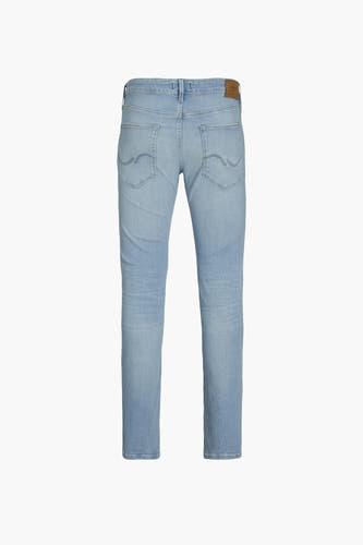 Slim fit jeans van lichtblauw denim van JACK & JONES JEANS INTELLIGENCE, achterkant getoond met zakken en leren label.
