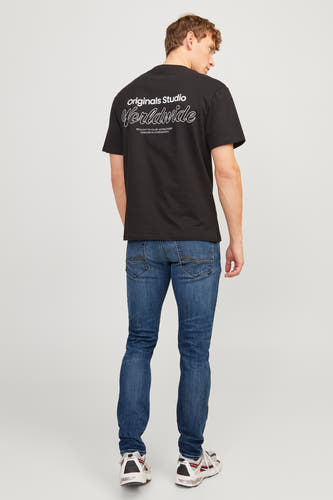 Slim fit jeans in mid blue denim van JACK & JONES JEANS INTELLIGENCE, gezien van achteren.