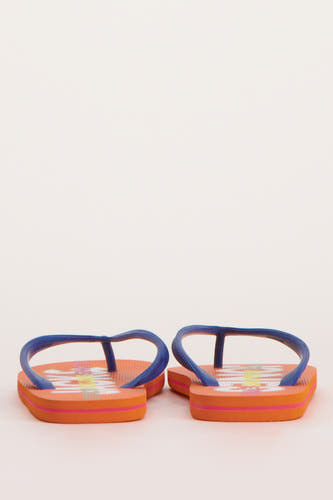 Chaussons multicolores d'ACCESSORIES BY JACK & JONES, avec des lacets bleus et une impression colorée.