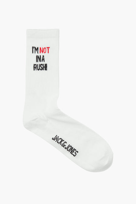 Chaussettes blanches d'ACCESSORIES BY JACK & JONES, avec du texte noir "DANS L'URGENCE !"