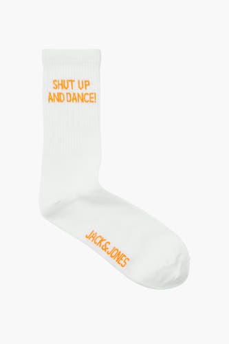 Chaussettes blanches de JACK & JONES avec le texte et le logo "Shut up and dance!" en orange.