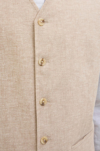 Beige gilet van PREMIUM by JACK & JONES, met knoopsluiting en subtiele textuur.