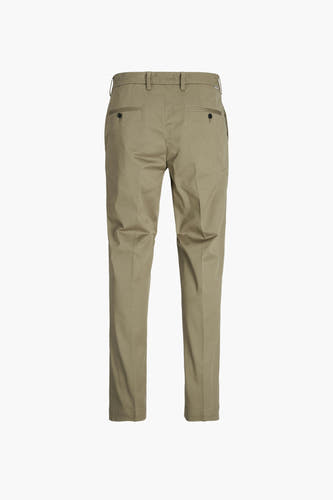 Chino beige de JACK & JONES JEANS INTELLIGENCE, dos avec poches passepoilées à bouton et passants de ceinture, sur fond blanc.