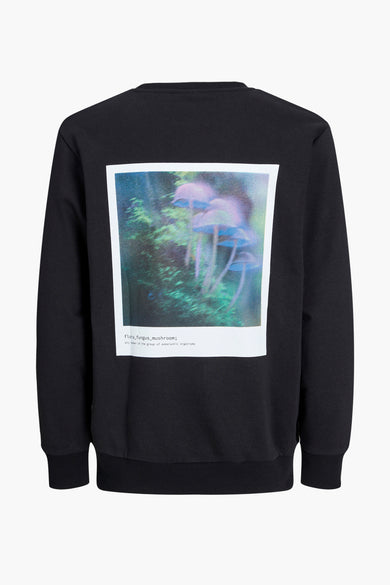 Gilet noir de CORE BY JACK & JONES, avec une photo de champignons sur le dos.