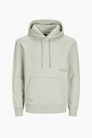 Pull-over vert de CAP par CORE par JACK & JONES, avec des détails de logo subtils sur l'avant et une poche kangourou.