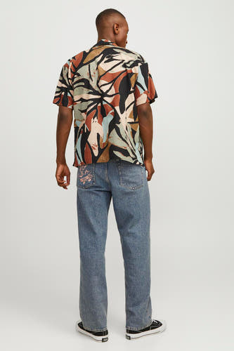 T-shirt noir à manches courtes d'ORIGINALS BY JACK & JONES avec un motif abstrait de feuilles, vu de dos.