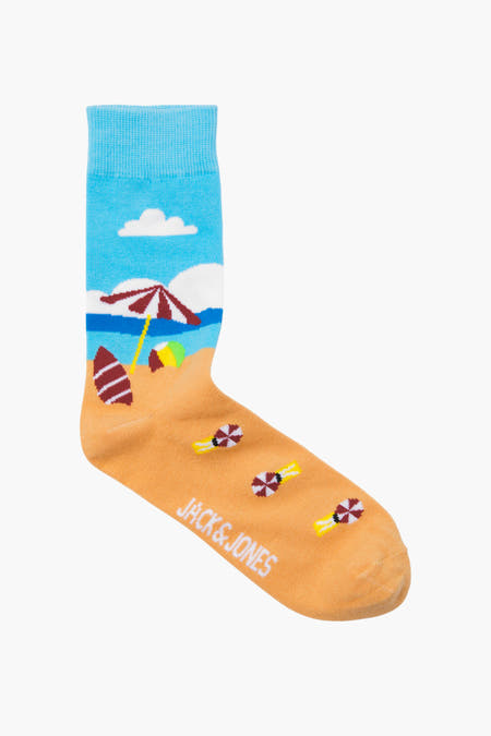 Chaussettes bleues d'ACCESSORIES BY JACK & JONES avec une image de plage et le logo.