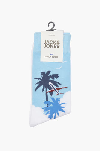 Blauwe sokken van ACCESSORIES BY JACK & JONES, met een palmbomen- en vliegtuigmotief op een lichtblauwe achtergrond.
