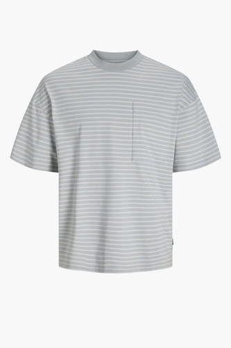 T-shirt gris à manches courtes de CORE BY JACK & JONES, avec un motif rayé et une poche poitrine.