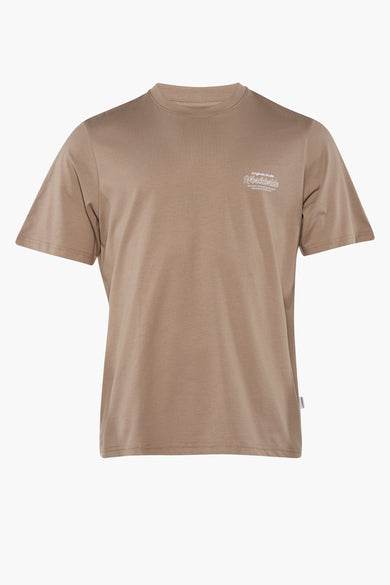 T-shirt kaki à manches courtes d'ORIGINALS BY JACK & JONES, avec du texte blanc sur la poitrine et un col rond.