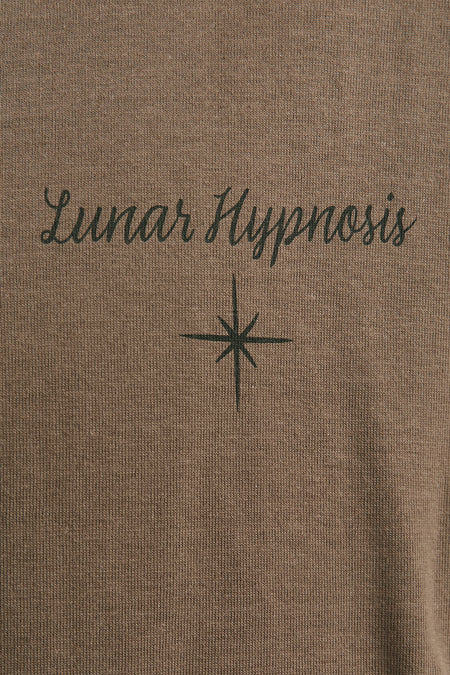 T-shirt à manches courtes gris de ORIGINALS BY JACK & JONES avec imprimé Lunar Hypnosis et motif d'étoiles, détail en gros plan
