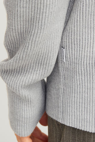 Sweat-shirt gris avec col rond de CORE par JACK & JONES, en tissu côtelé et étiquette de marque.