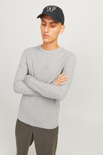 Sweat-shirt gris à col rond de CORE BY JACK & JONES, avec des manches croisées et un chapeau.