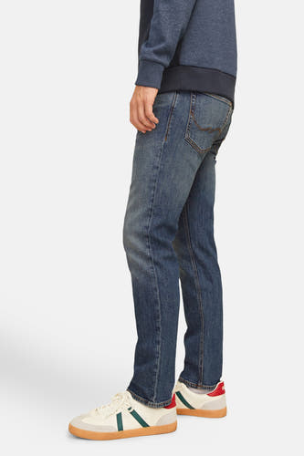 Donkerblauwe rechte jeans van JACK & JONES JEANS INTELLIGENCE, met subtiele wassing en bruine stiksels op de zakken.
