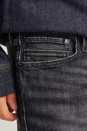 Jean droit gris anthracite de JACK & JONES JEANS INTELLIGENCE, avec des coutures discrètes et un petit poche à l'avant.