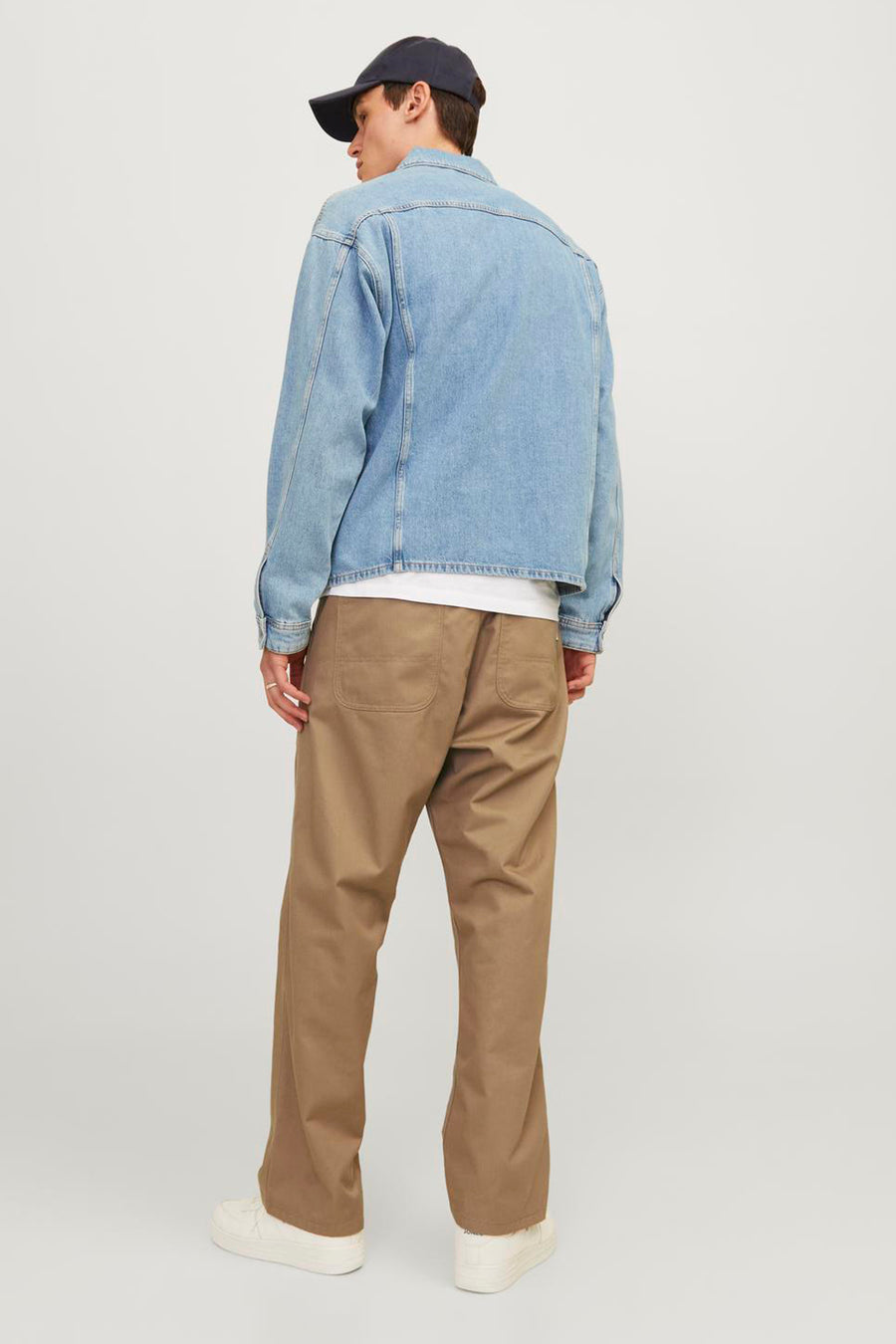 Beige broek van JACK & JONES JEANS INTELLIGENCE, met steekzakken en een losse pasvorm.