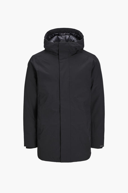 Manteau long noir de CORE BY JACK & JONES, avec capuche et texture lisse.