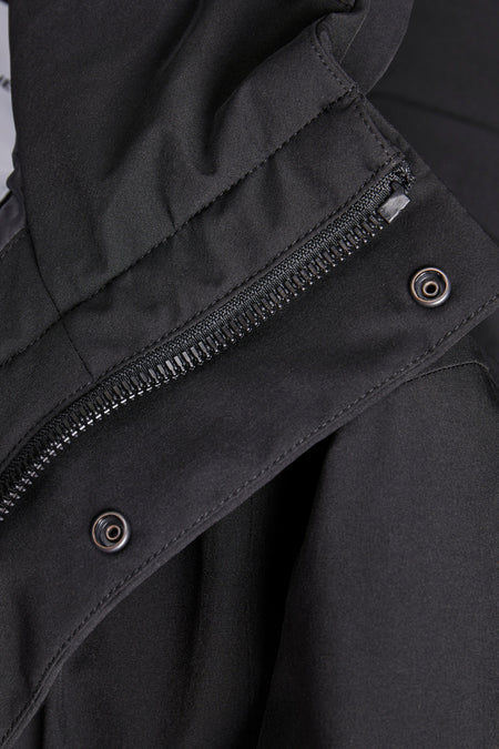 Long manteau noir de CORE BY JACK & JONES, avec fermeture éclair argentée et boutons-pression.