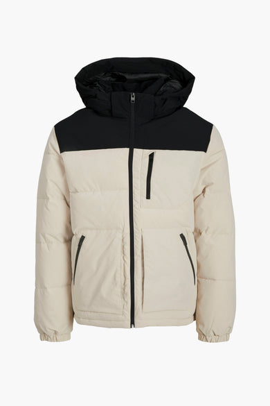 Manteau court écru de CORE BY JACK & JONES, avec des détails noirs sur le devant et un capuchon.