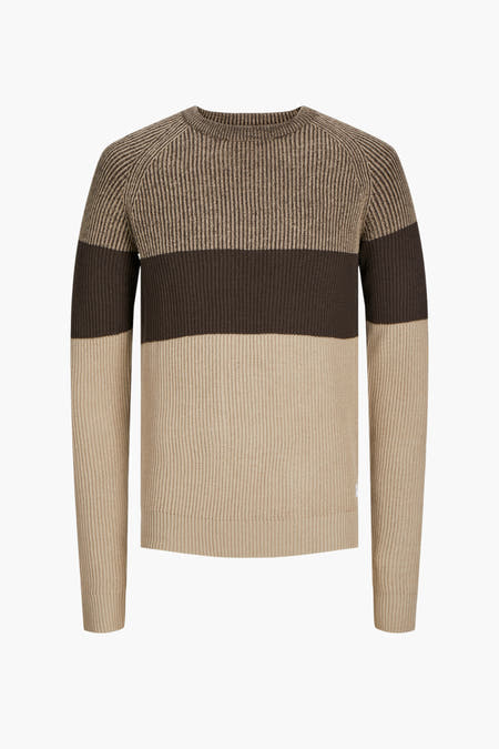 Beige trui met ronde hals van CORE BY JACK & JONES, met horizontale strepen en ribgebreide textuur.