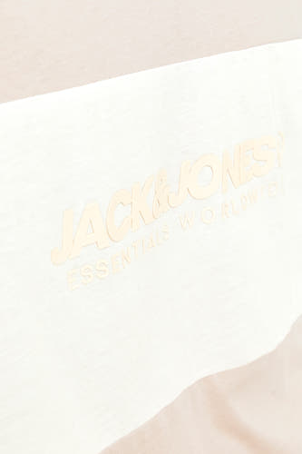 T-shirt beige à manches courtes de CORE par JACK & JONES, avec une subtile impression de logo.