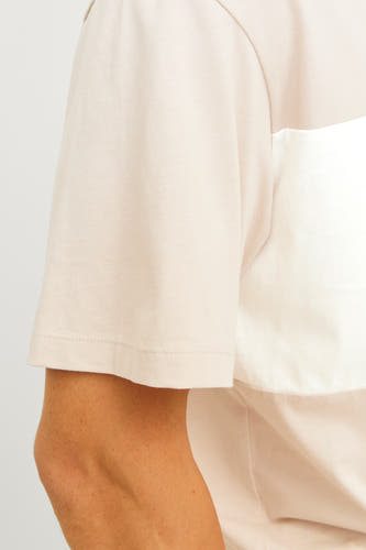 T-shirt beige à manches courtes de CORE BY JACK & JONES, avec des inserts blancs.