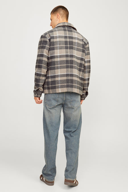 Veste courte brune de PREMIUM par JACK & JONES, avec un motif à carreaux visible sur le dos.