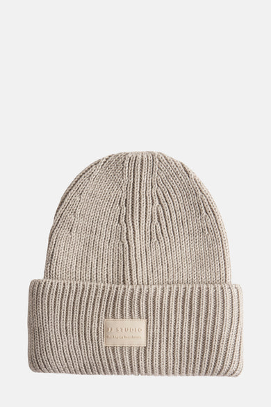Chapeau beige d'ACCESSORIES BY JACK & JONES avec texture côtelée sur un fond blanc.