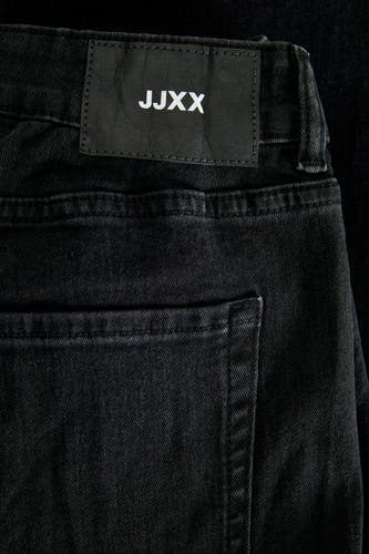 Jean wide black denim de JJXX, avec poche arrière et étiquette de marque sur la ceinture.