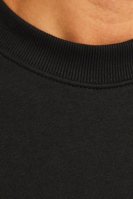 Pull noir de ORIGINALS BY JACK & JONES, avec un col rond et des détails côtelés.