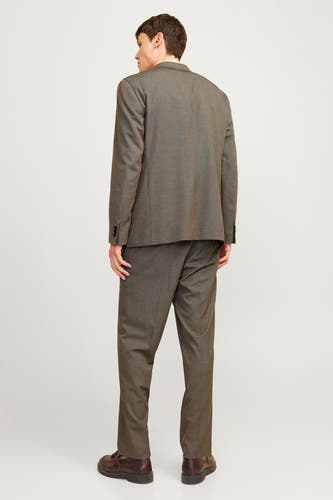 Blazer gris de PREMIUM par JACK & JONES, vue arrière, porté avec un pantalon coordonné et des chaussures marrons.