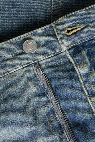 Jean moulant sans manches en bleu moyen de JJXX, avec boutons et fermeture éclair.