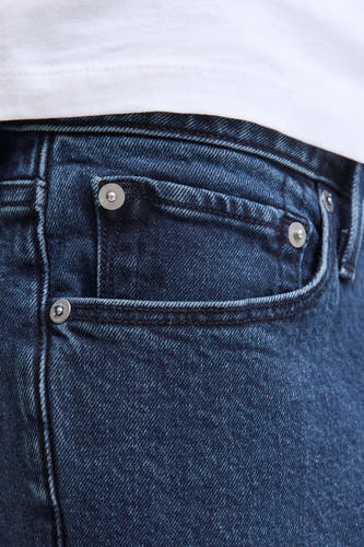 Jean bleu marine droit de JACK & JONES JEANS INTELLIGENCE, avec des boutons métalliques et un petit poche.