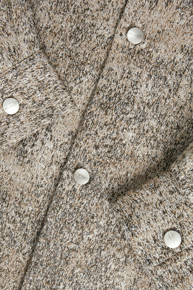 Bruin overhemd met lange mouwen van ORIGINALS BY JACK & JONES, detailopname van de kraag en knoopsluiting.