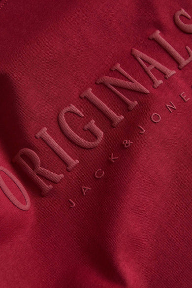 T-shirt rouge à manches courtes d'ORIGINALS BY JACK & JONES, avec une subtile impression et texture.