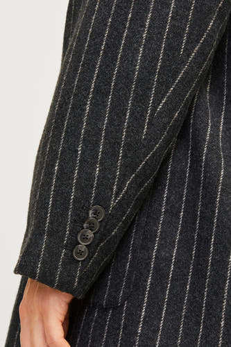 Blazer noir d'ORIGINALS BY JACK & JONES, avec une rayure de craie et des détails de boutons sur les manches.