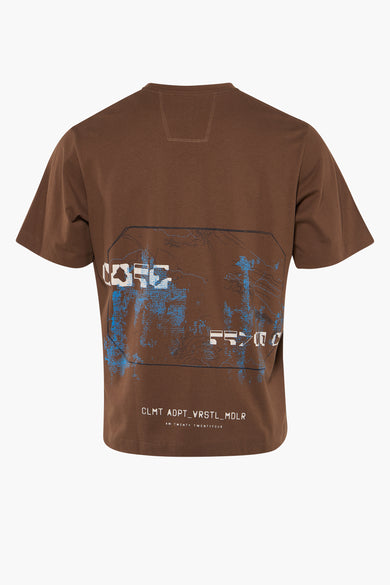 Bruin T-shirt met korte mouwen van CORE BY JACK & JONES, met blauwe print en tekst op de achterkant.