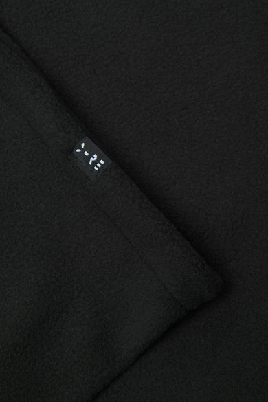 Chapeau d'hiver noir d'ACCESSORIES BY JACK & JONES, avec une étiquette visible dans le coin.