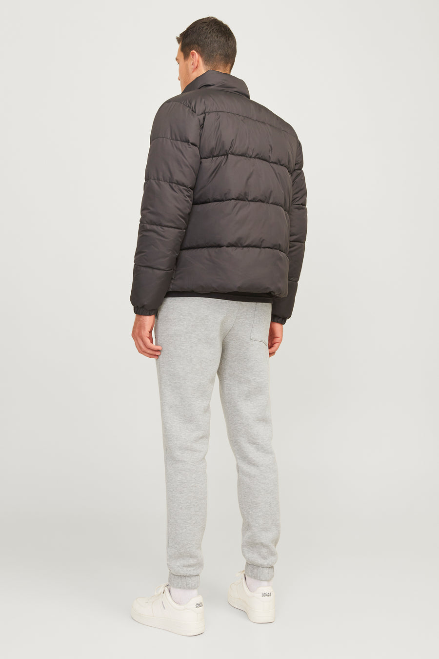 joggingymse JJ JJREJJ,BEL avec une une taille taille taille et et et et et..