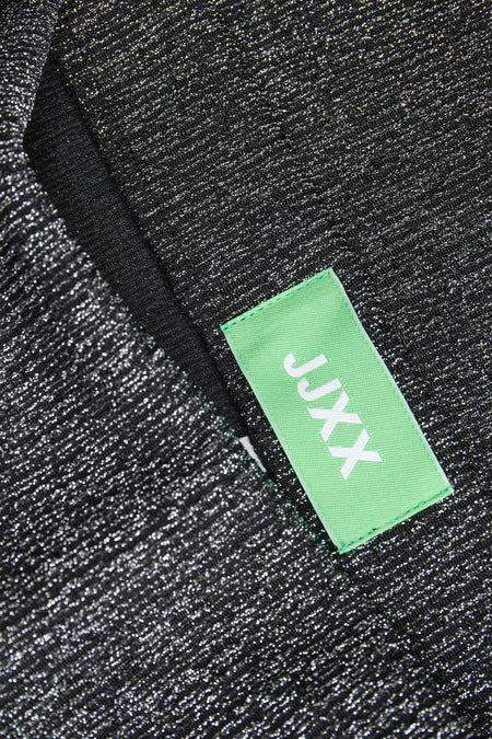 Long manteau argenté de JJXX, avec une texture scintillante et un étiquette verte.