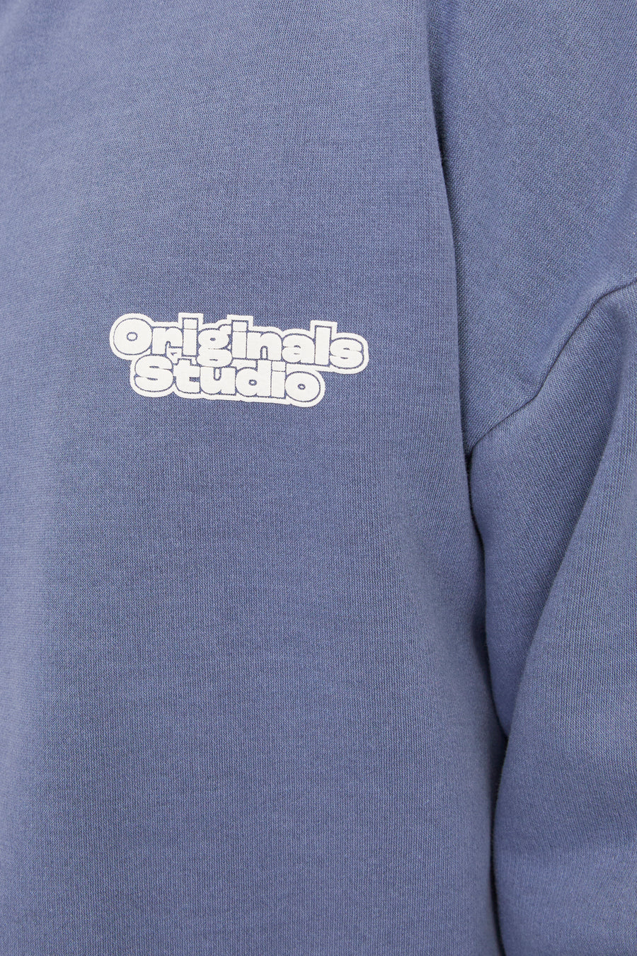 Blauw sweatshirt met witte "Originals Studio" tekst.