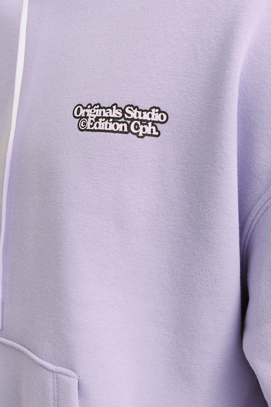 Lila hoodie met logo.