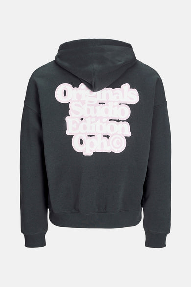 Donkergrijze hoodie met roze tekst op de rug.
