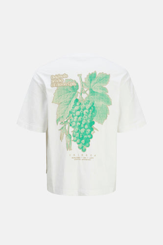 Wit T-shirt met groene druivenprint op de achterkant.