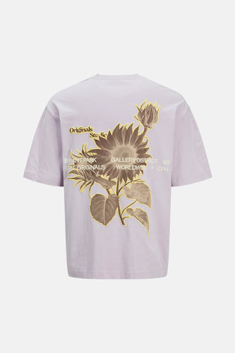 Lila T-shirt met bloemenprint.