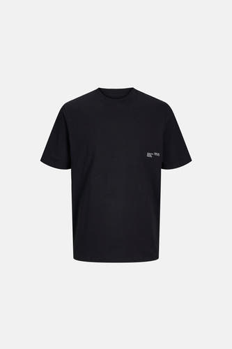 T-shirt noir à manches courtes de CORE BY JACK & JONES, avec une petite impression blanche sur la poitrine.