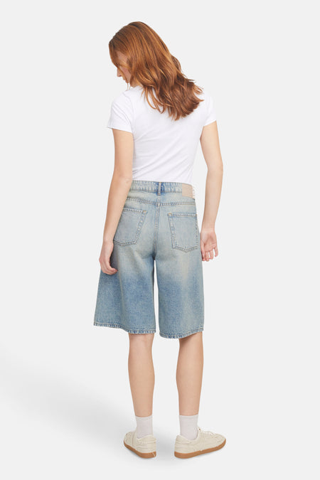 Short - light blue denim