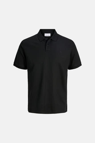 Polo noir à manches courtes de CORE BY JACK & JONES, avec col classique, deux boutons, texture gaufrée subtile et symbole brodé sur la poitrine.